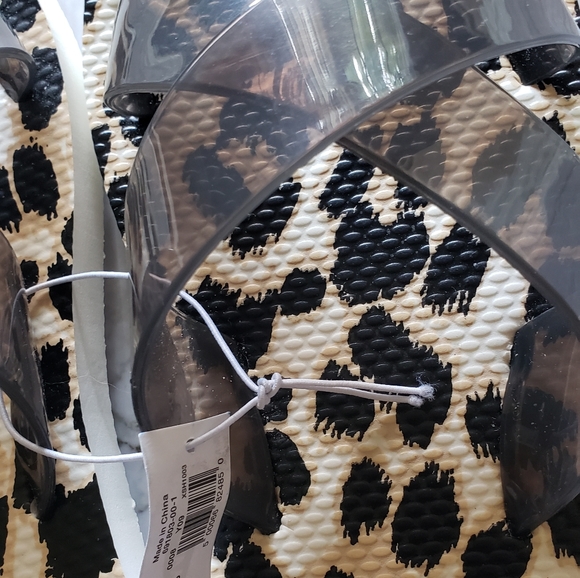 Old Navy Leopard Print Slides - Picture 3 of 5